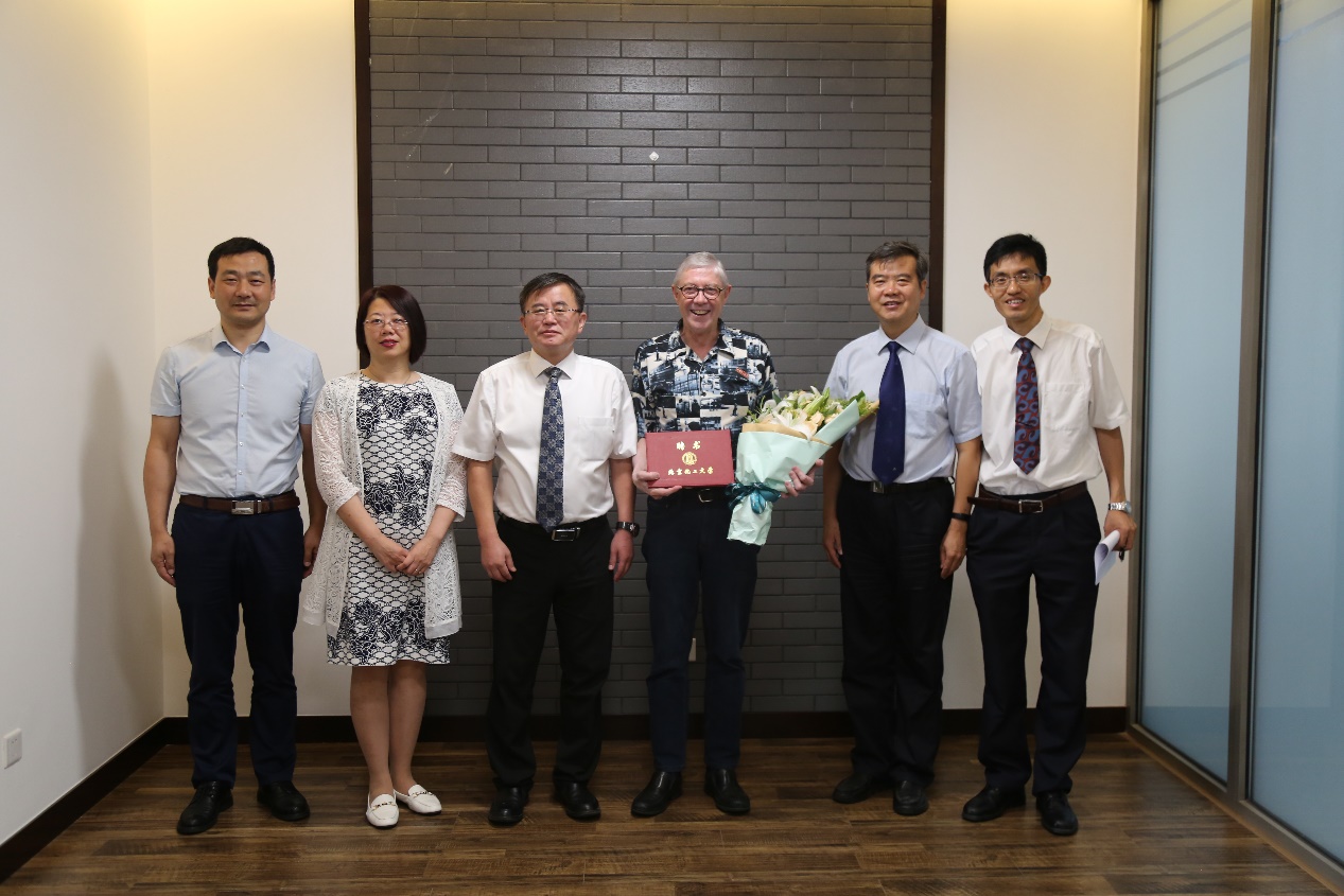 北京化工大学毕业证书什么样的